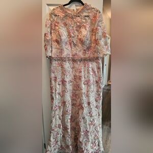 MAC DUGAL STUNNING LADIES GOWN SIZE 18!! WON'T LAST